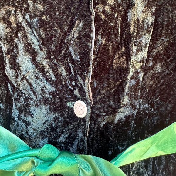 Girls Green Velvet Dress With White Lace & Pearl Accents Size 7 Elegant Design M - Picture 13 of 16